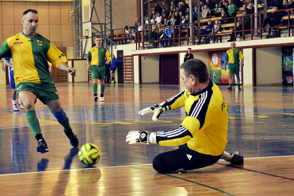 Futsalowy maraton w Płońsku. Nasi oldboje obronili tytuł pokonując w finale Ukraińców