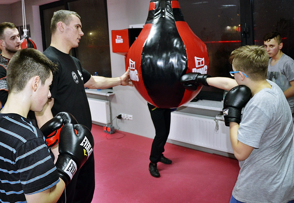 Znany polski bokser w roli trenera w M&J KO Boxing Płońsk [FOTO]