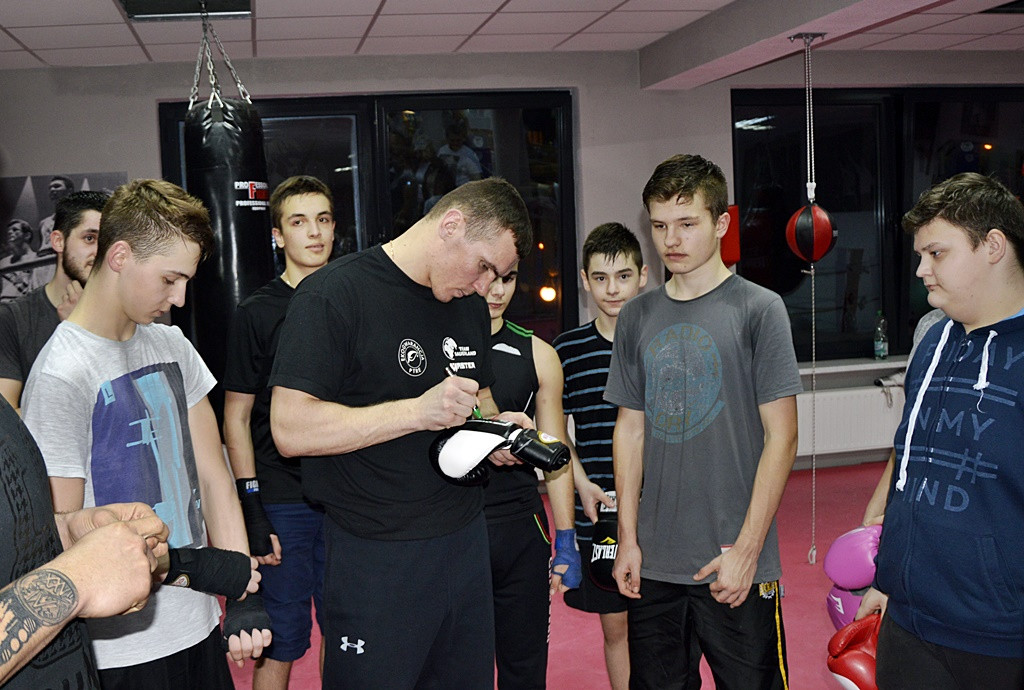 Znany polski bokser w roli trenera w M&J KO Boxing Płońsk [FOTO]