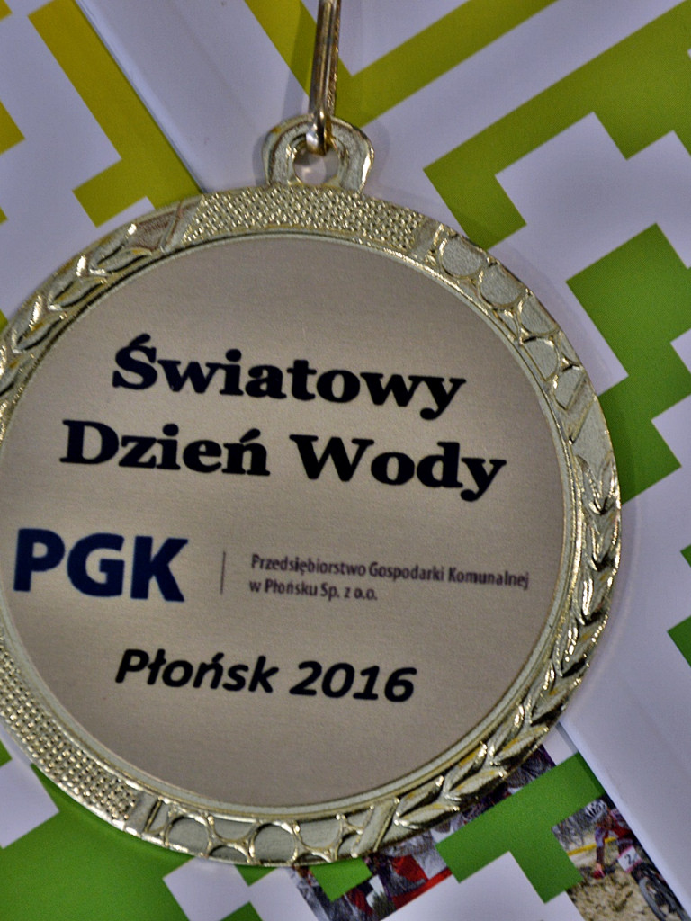 Pływacki narybek w basenie z okazji Światowego Dnia Wody [FOTO]