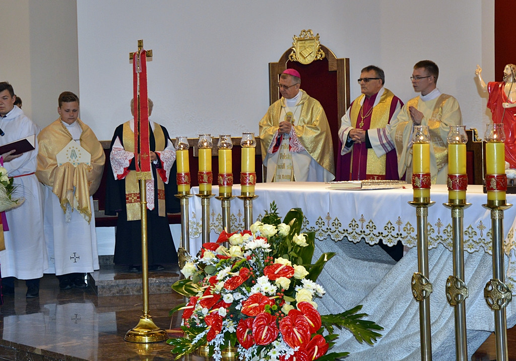 Płońszczanie dziękowali za chrzest w obecności abp Tomasza Pety [FOTO]
