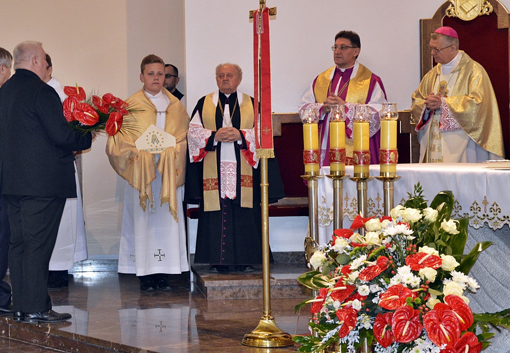 Płońszczanie dziękowali za chrzest w obecności abp Tomasza Pety [FOTO]