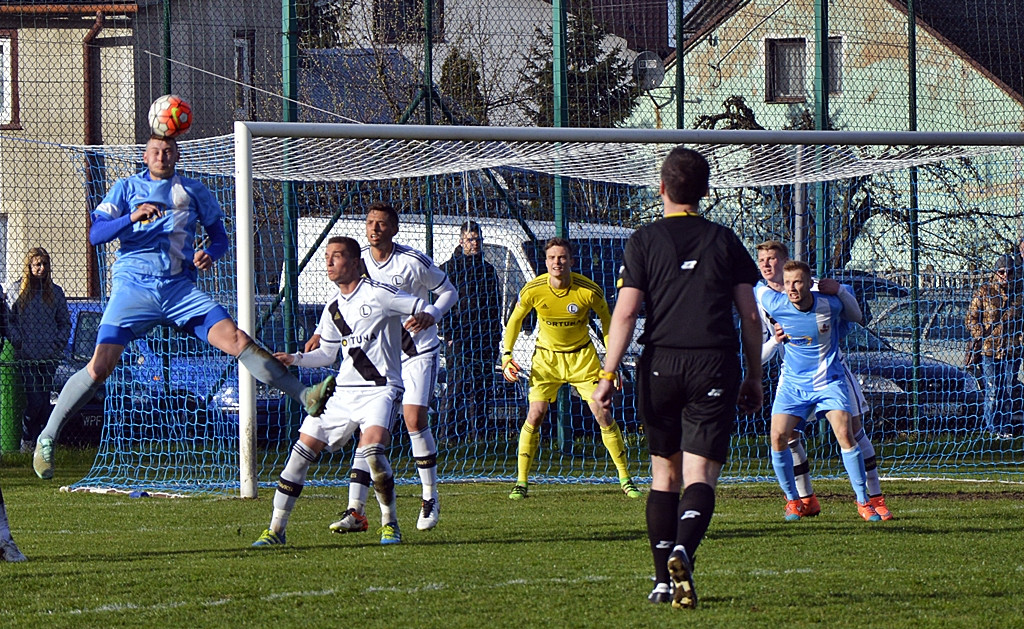 Czerwona kartka dla Legii i napór Błękitnych [FOTO]