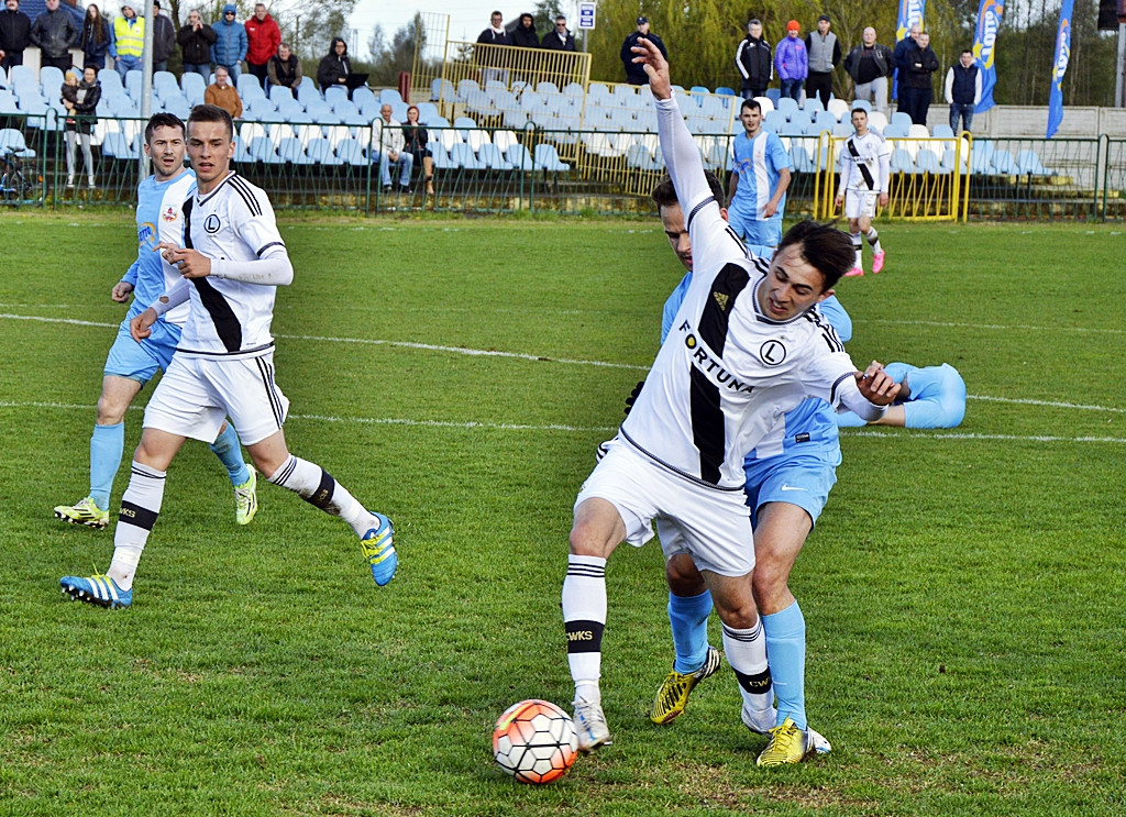 Czerwona kartka dla Legii i napór Błękitnych [FOTO]