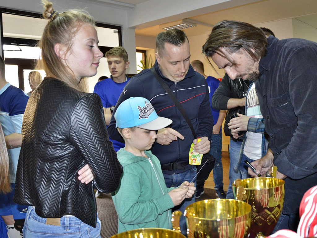 Świerczewski wręczał medale, Iwan gratulował. Futsal świętuje halowy tytuł [FOTO]