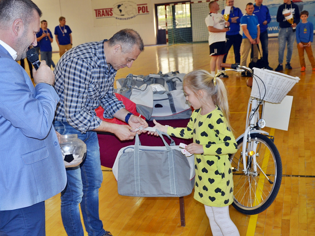 Świerczewski wręczał medale, Iwan gratulował. Futsal świętuje halowy tytuł [FOTO]