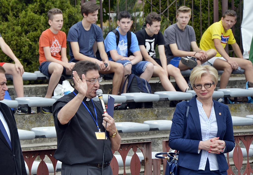 Ze świątyni na stadion i do teatru. Przegranych nie było... [FOTO]