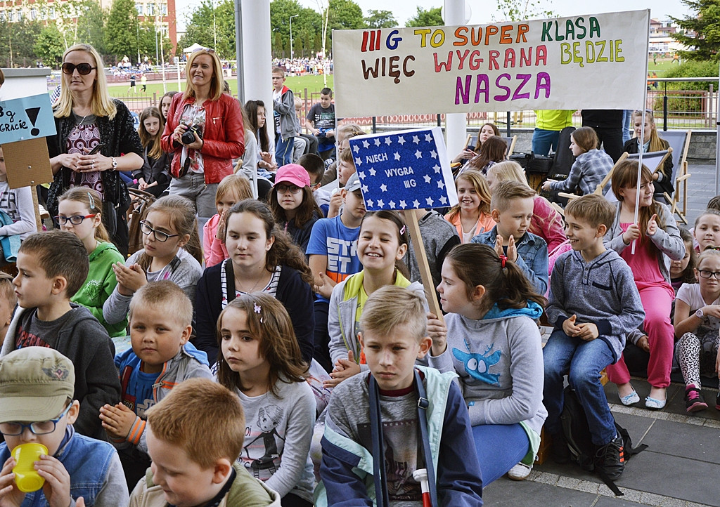 Ze świątyni na stadion i do teatru. Przegranych nie było... [FOTO]