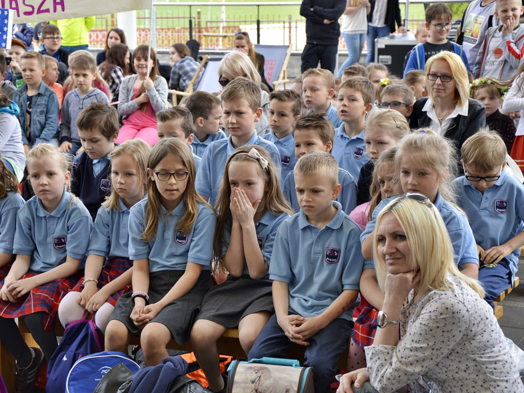 Ze świątyni na stadion i do teatru. Przegranych nie było... [FOTO]