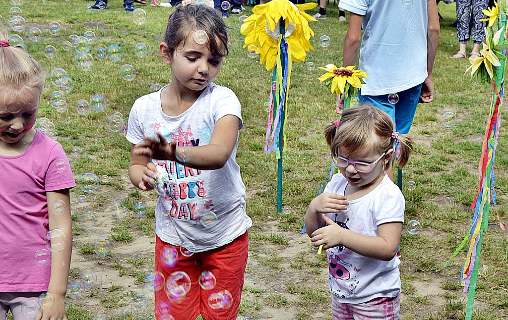 Dzieci świetnie bawiły się nad Wkrą! [FOTO]