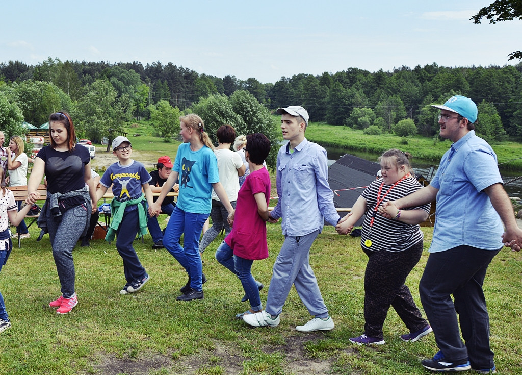 Dzieci świetnie bawiły się nad Wkrą! [FOTO]