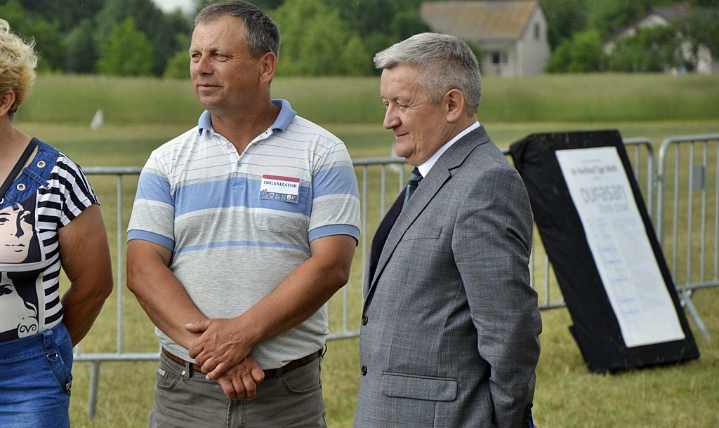 Udane lądowanie w Milewie mimo ciemnych chmur [FOTO]