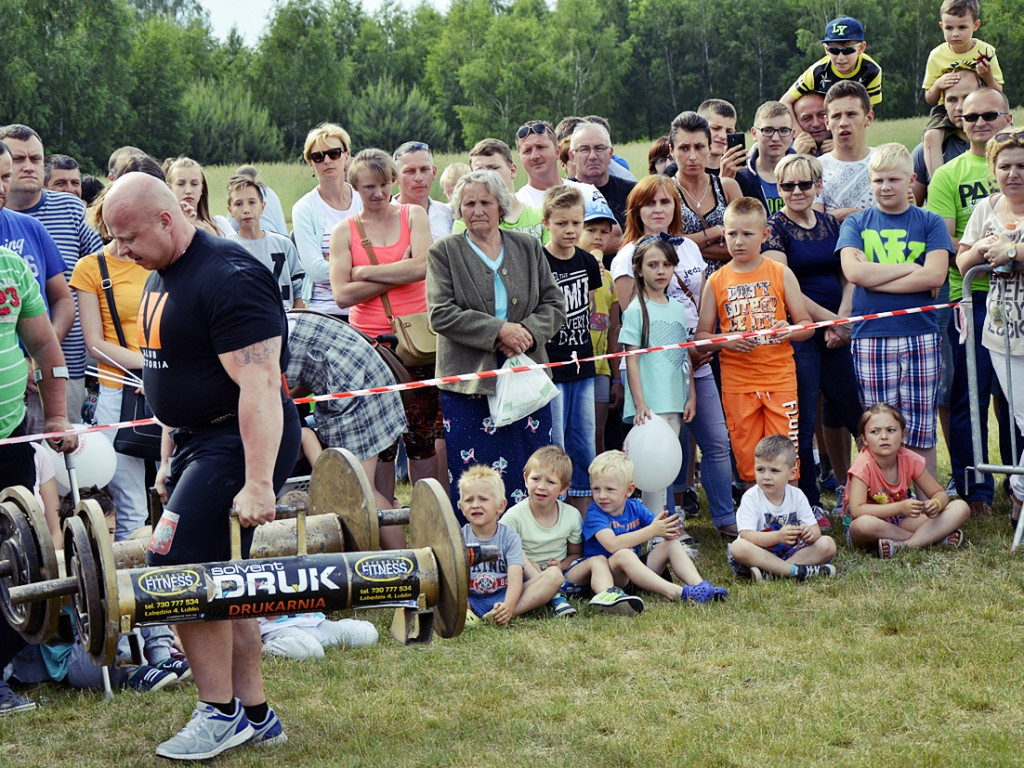 Udane lądowanie w Milewie mimo ciemnych chmur [FOTO]