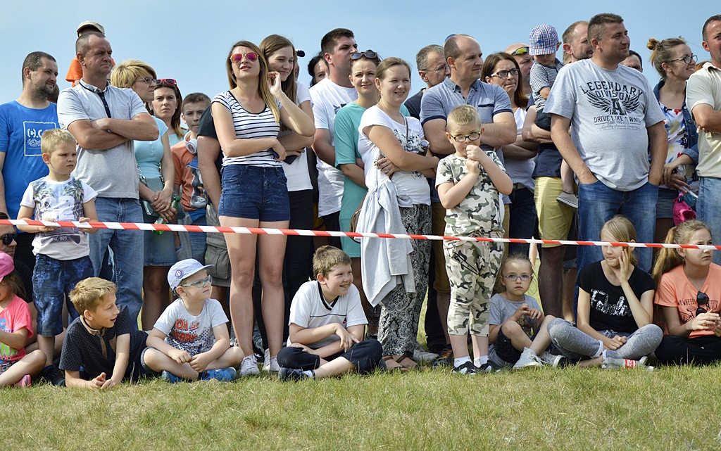 Udane lądowanie w Milewie mimo ciemnych chmur [FOTO]