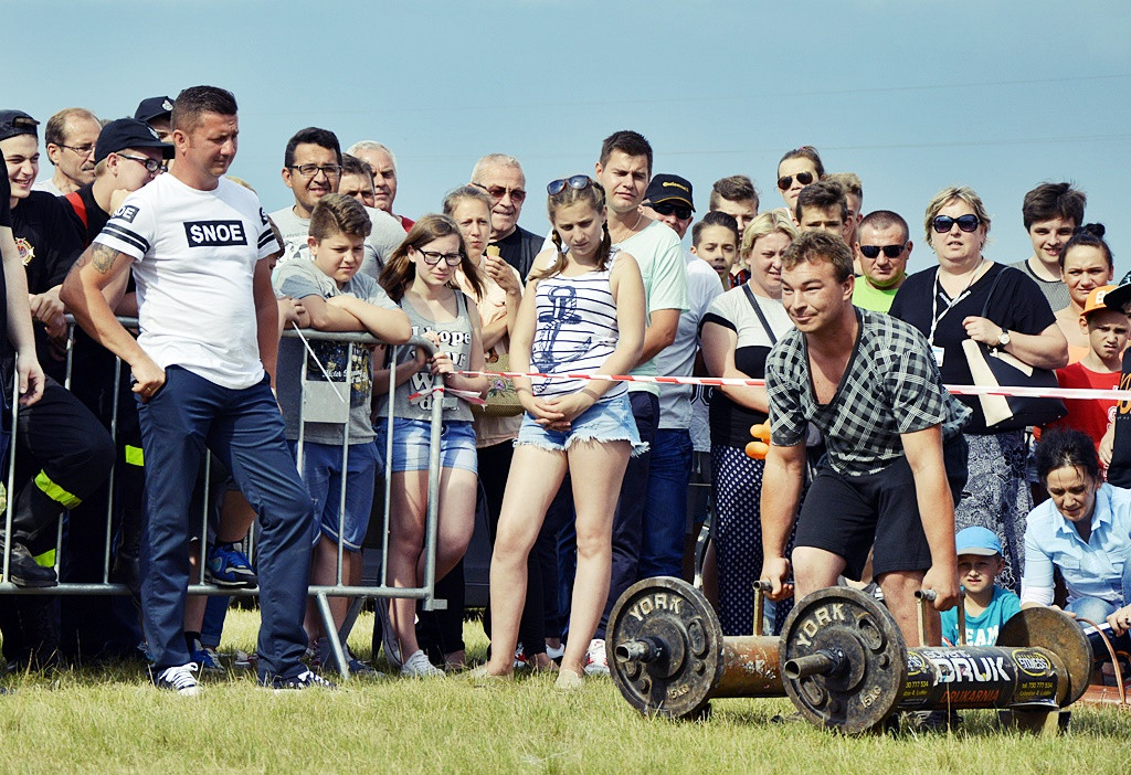 Udane lądowanie w Milewie mimo ciemnych chmur [FOTO]