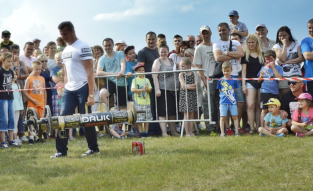 Udane lądowanie w Milewie mimo ciemnych chmur [FOTO]