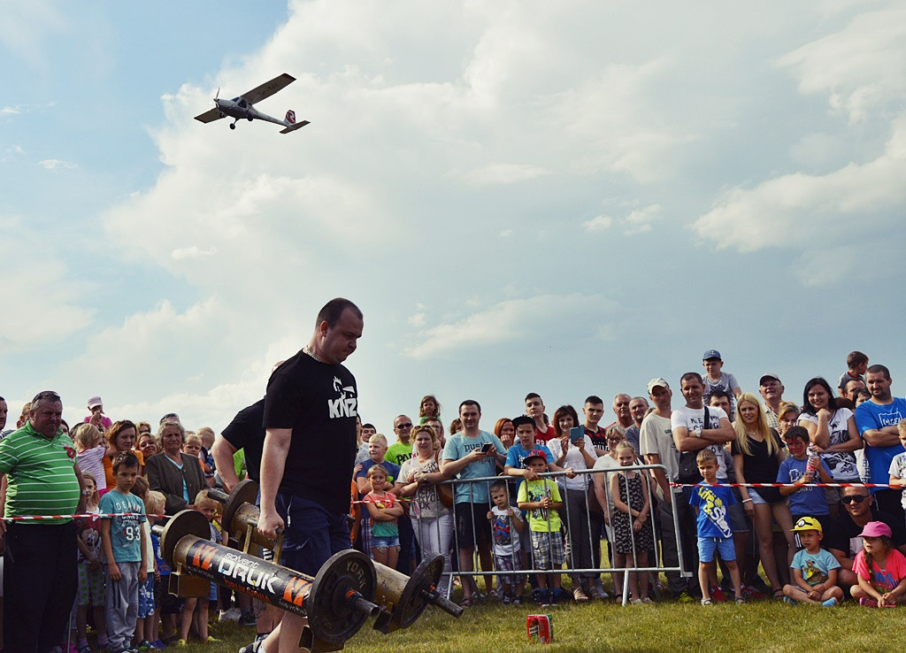 Udane lądowanie w Milewie mimo ciemnych chmur [FOTO]