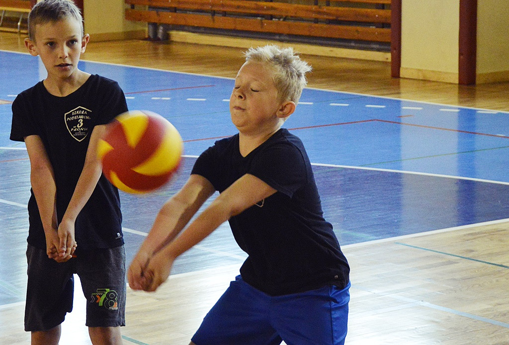 Druga drużyna PTS-u wygrywa turniej mini siatkówki [FOTO]