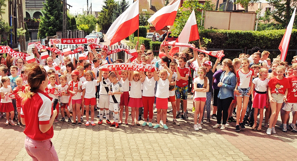 W płońskiej podstawówce biało-czerwono. Polska do boju, Polska!