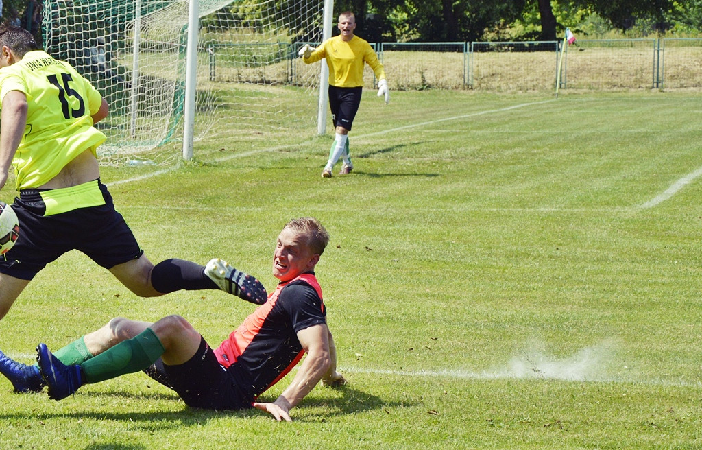 Wody! Barażowy pojedynek w samo południe. Unia z pokaźną zaliczką. Sona traciła nie tylko gole [FOTO]
