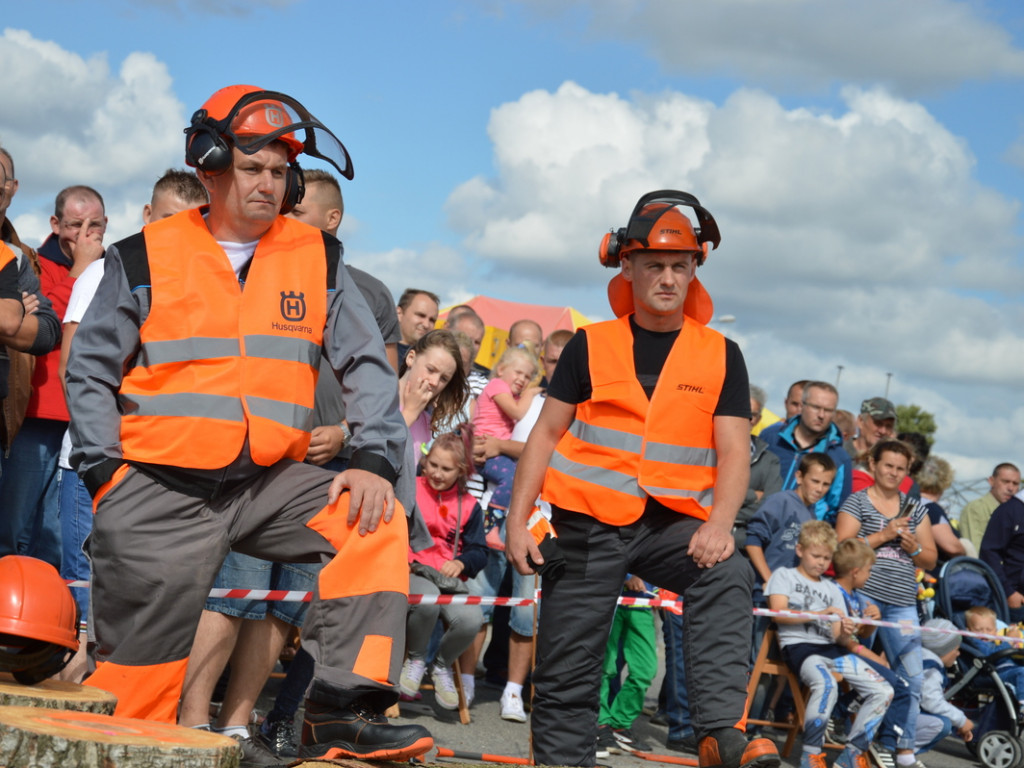 Cięli, rąbali, aż wióry leciały. Niecodzienne zawody w czerwińskiej gminie [FOTO]