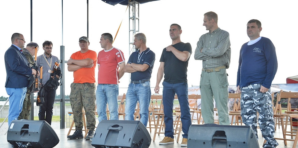 Cięli, rąbali, aż wióry leciały. Niecodzienne zawody w czerwińskiej gminie [FOTO]