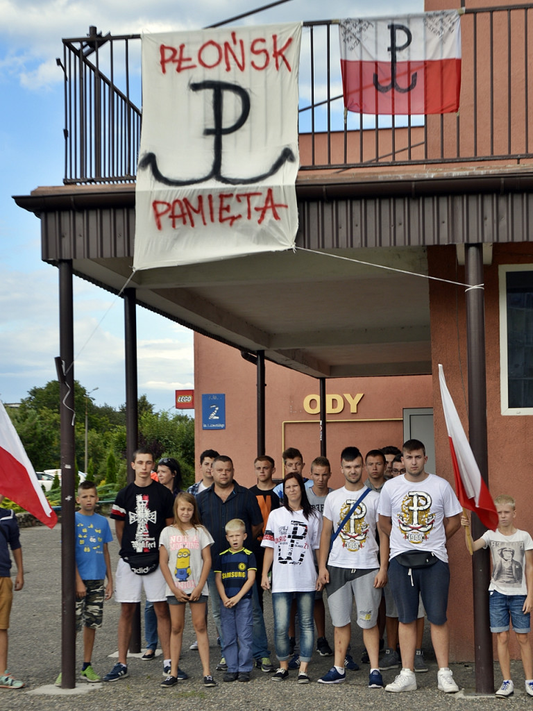 Pamiętamy i będziemy pamiętać! Punkt 17 zamarł ruch przy płońskim rondzie [FOTO]