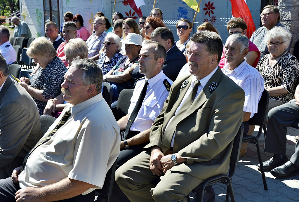 Kość niezgody spadła z hukiem na jubileuszowy pomnik