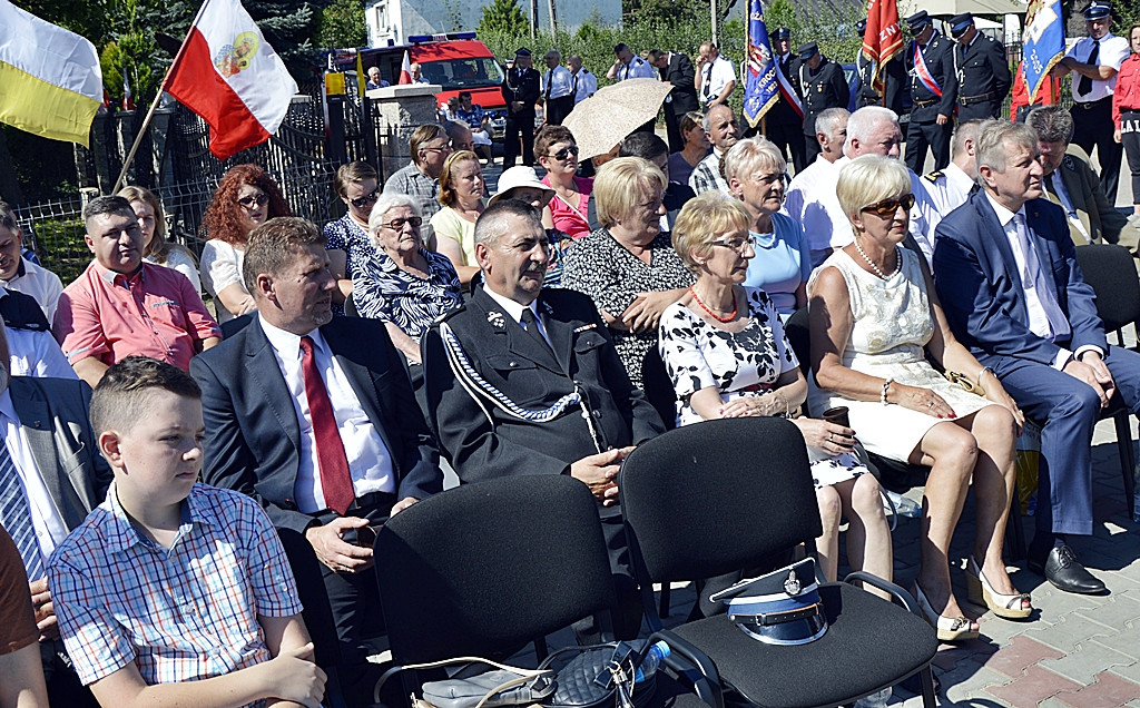 Kość niezgody spadła z hukiem na jubileuszowy pomnik