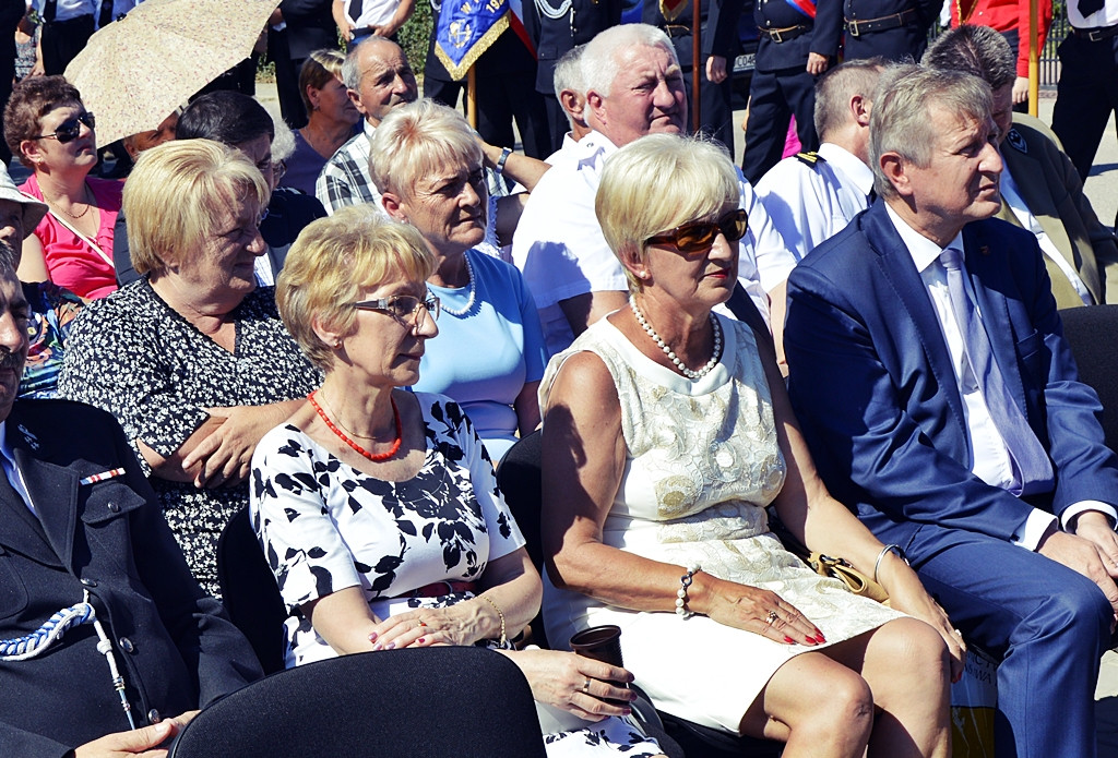 Kość niezgody spadła z hukiem na jubileuszowy pomnik