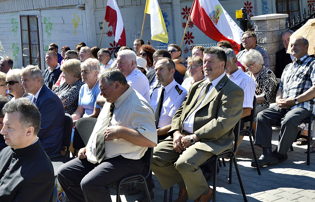 Kość niezgody spadła z hukiem na jubileuszowy pomnik