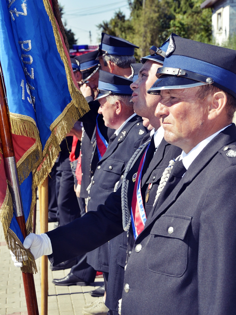 Kość niezgody spadła z hukiem na jubileuszowy pomnik