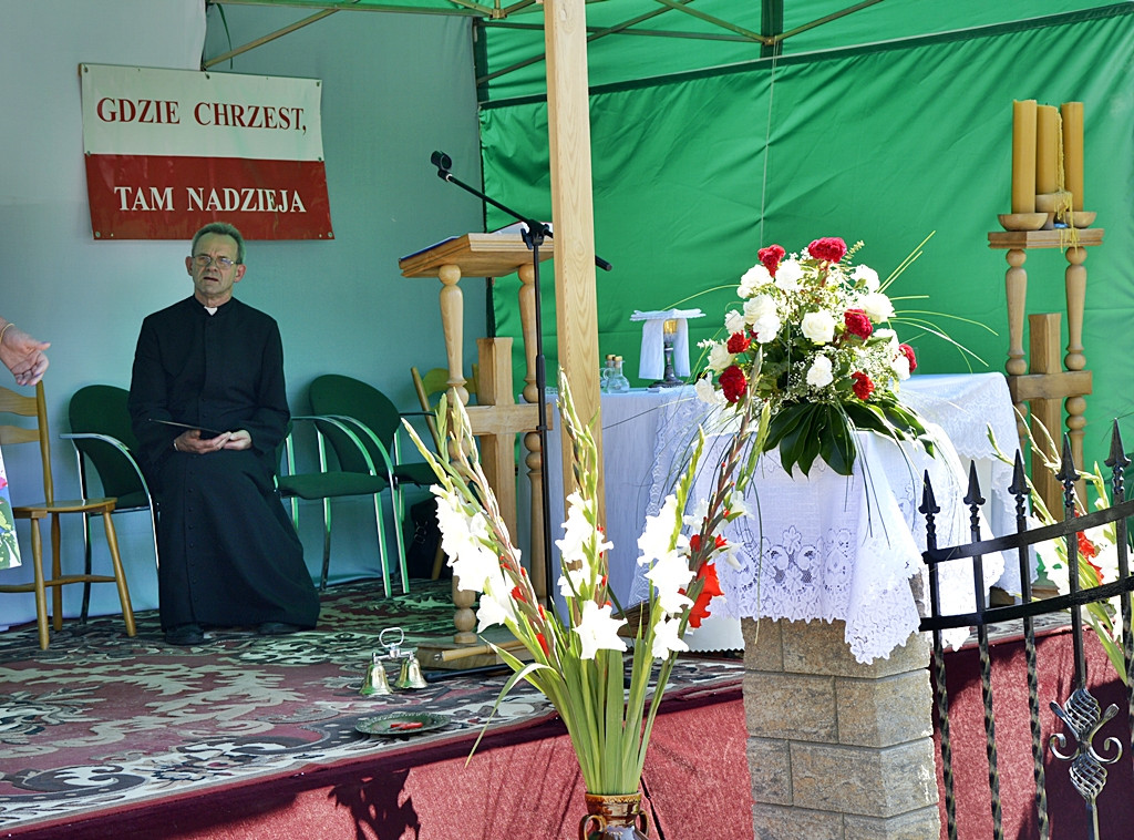 Kość niezgody spadła z hukiem na jubileuszowy pomnik