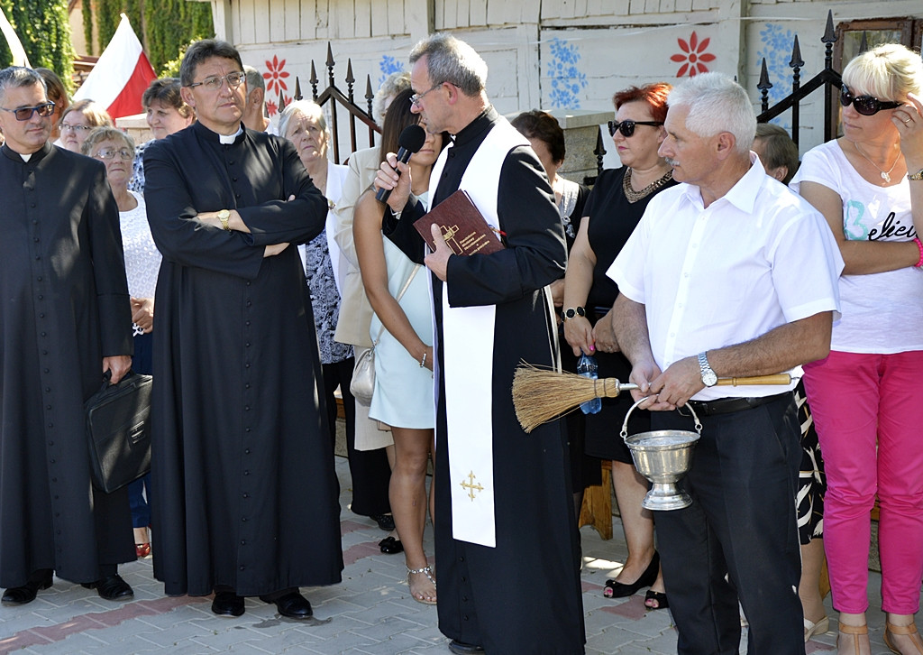 Kość niezgody spadła z hukiem na jubileuszowy pomnik
