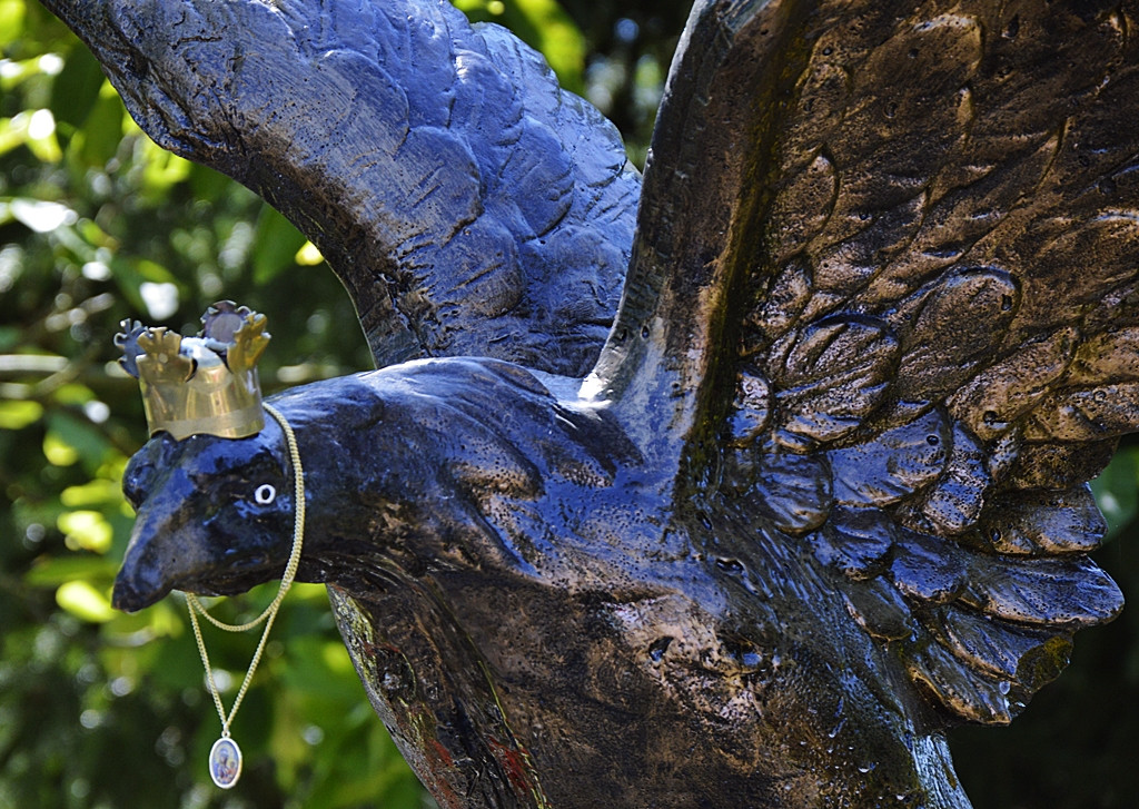 Kość niezgody spadła z hukiem na jubileuszowy pomnik