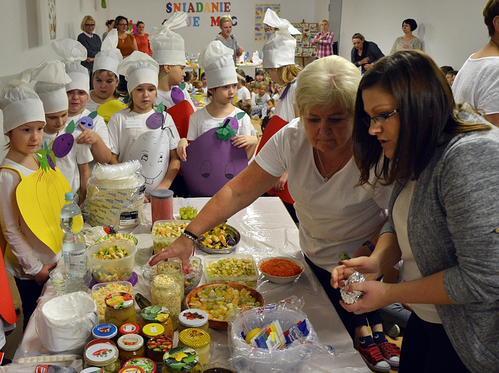 Mają tę moc! Śniadaniowa akcja dla dzieci w ,,małej dwójce? [FOTO]