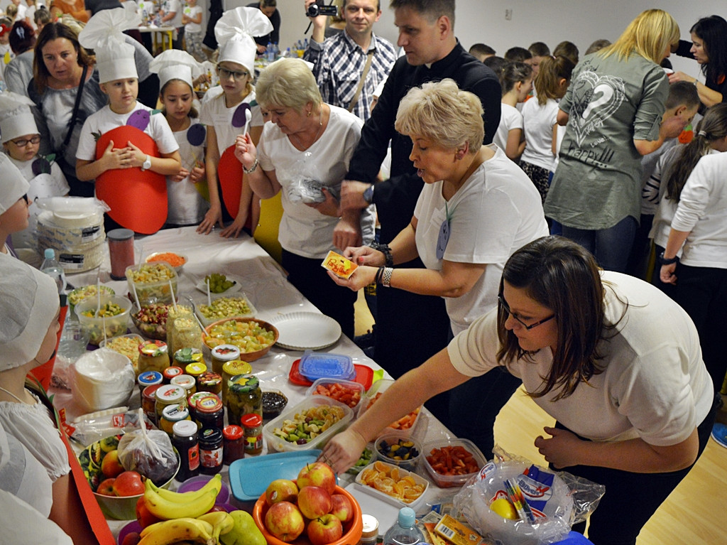 Mają tę moc! Śniadaniowa akcja dla dzieci w ,,małej dwójce? [FOTO]
