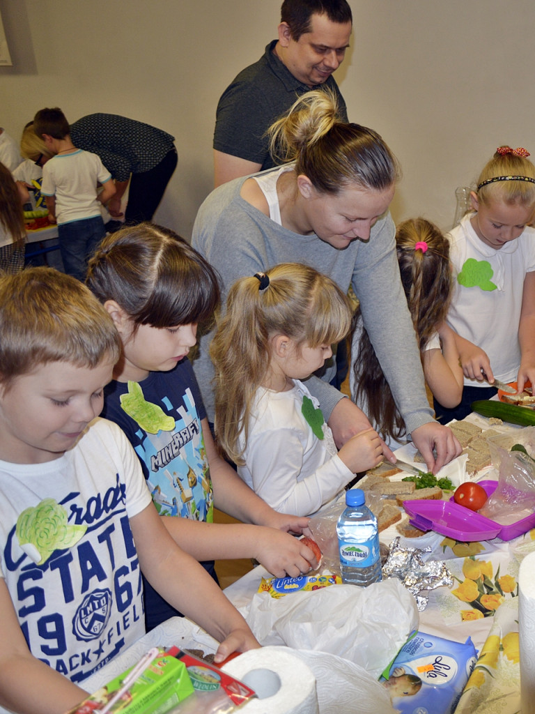 Mają tę moc! Śniadaniowa akcja dla dzieci w ,,małej dwójce? [FOTO]