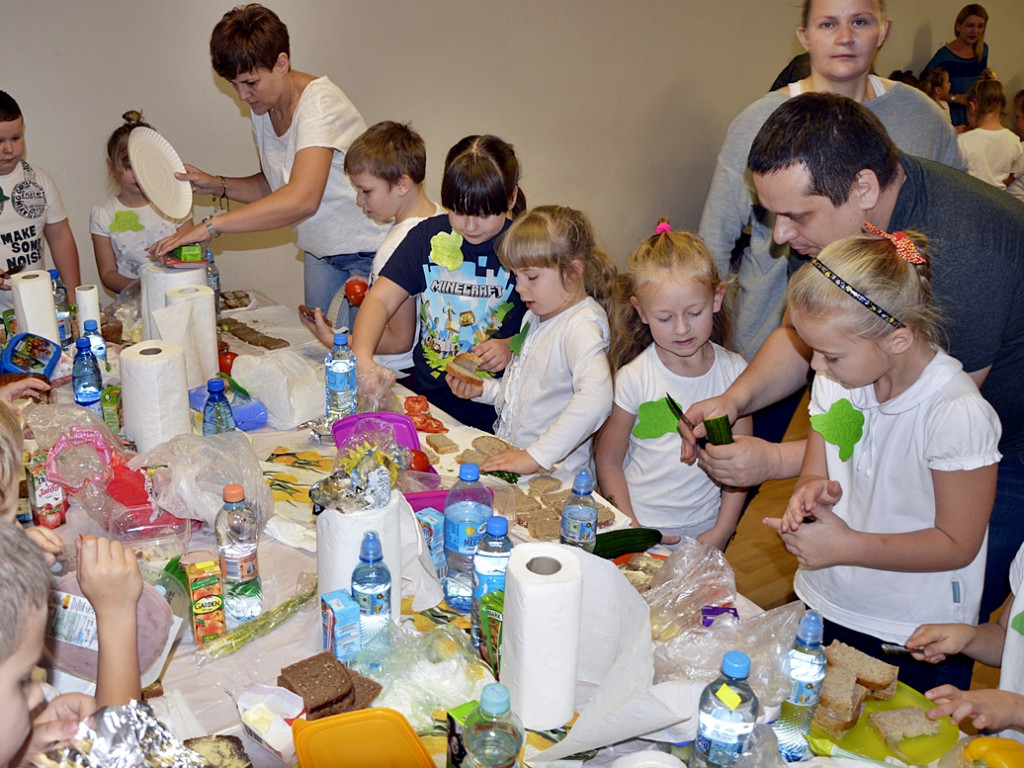 Mają tę moc! Śniadaniowa akcja dla dzieci w ,,małej dwójce? [FOTO]