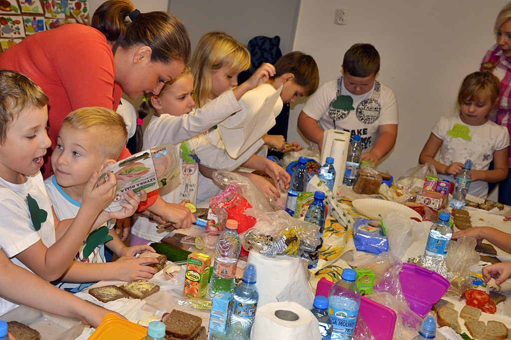 Mają tę moc! Śniadaniowa akcja dla dzieci w ,,małej dwójce? [FOTO]