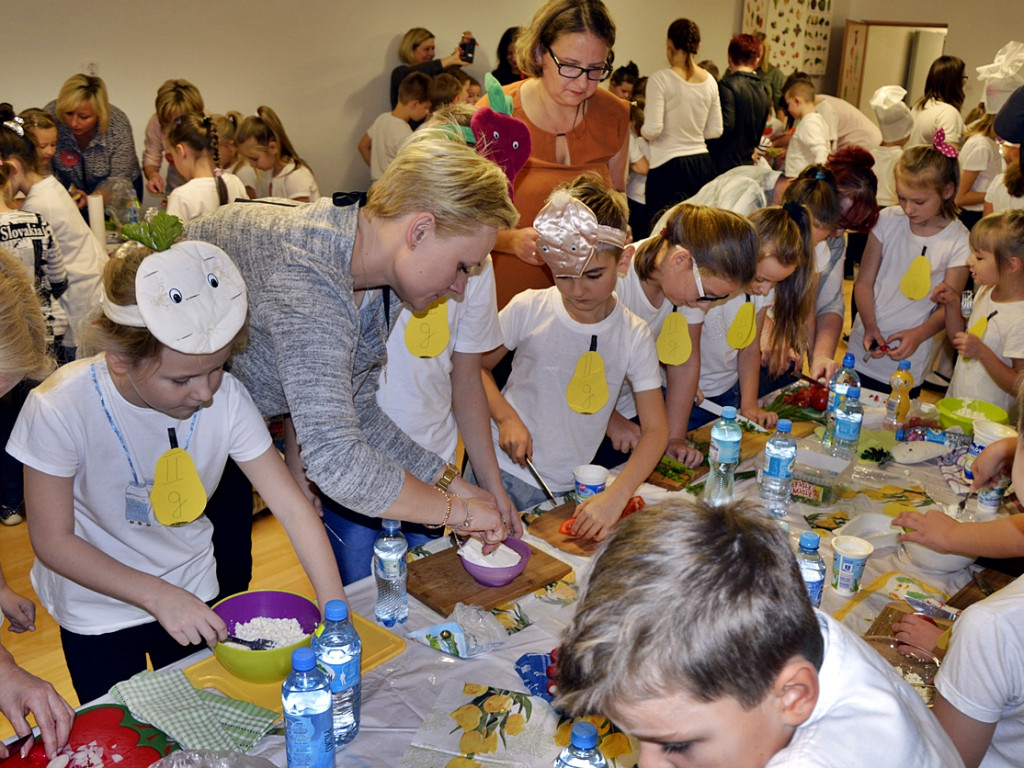 Mają tę moc! Śniadaniowa akcja dla dzieci w ,,małej dwójce? [FOTO]