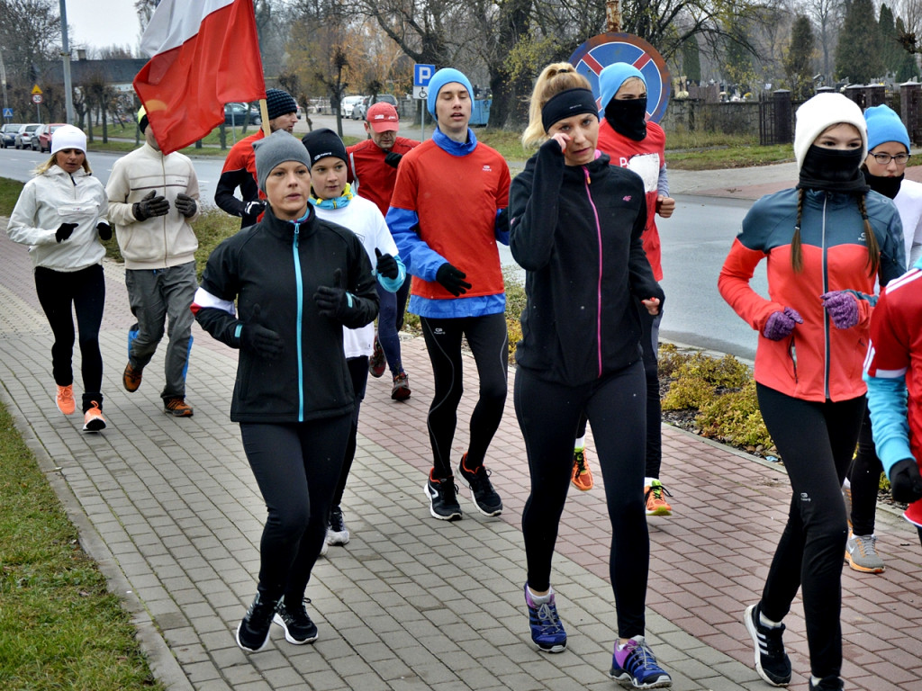 Dnia 11.11. wystartowali o godzinie 11:11 na trasę liczącą 11,11 km [FOTO]