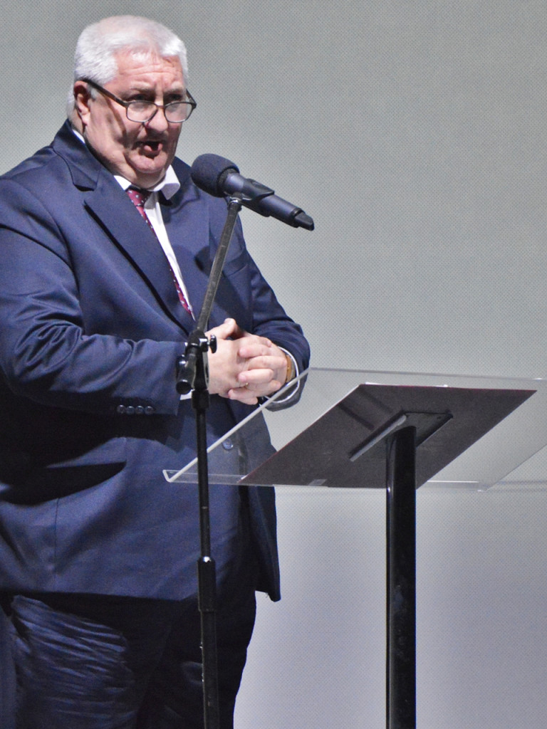 Śpiewająco, wierszem i z żołnierską dyscypliną... Samorządowa impreza w kinie [FOTORELACJA]