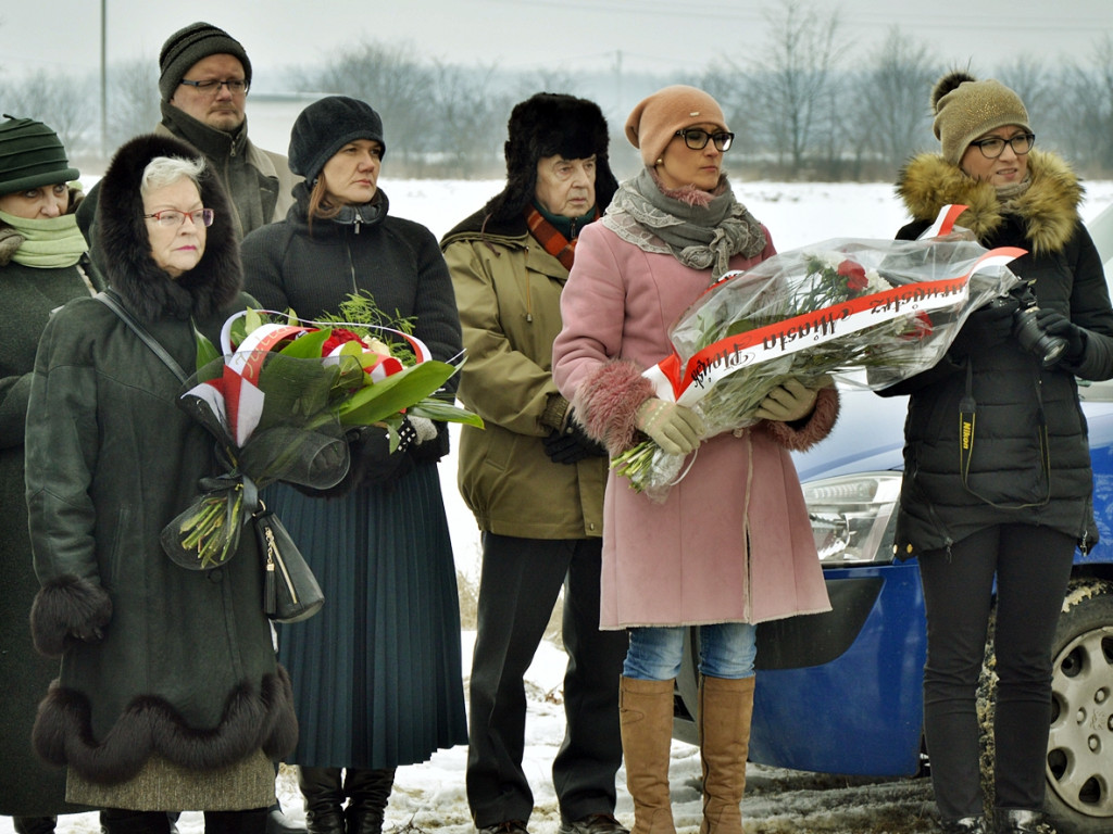 Pochylone głowy na czas wspomnień o bestialskiej zbrodni na naszych rodakach [FOTORELACJA]