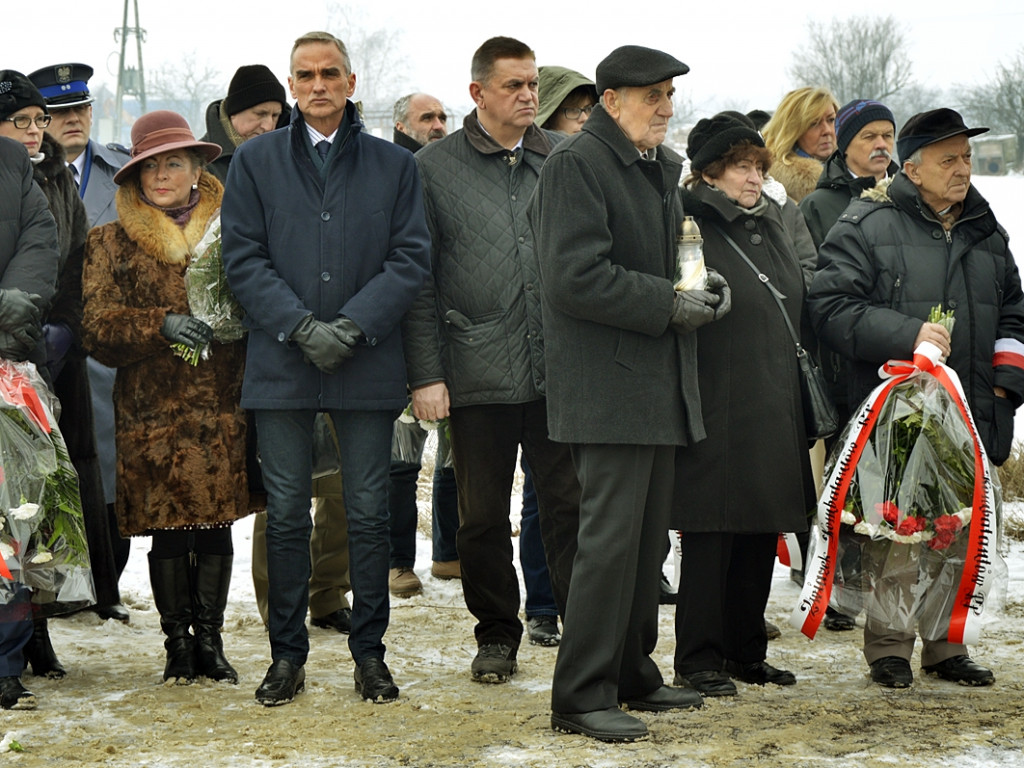 Pochylone głowy na czas wspomnień o bestialskiej zbrodni na naszych rodakach [FOTORELACJA]
