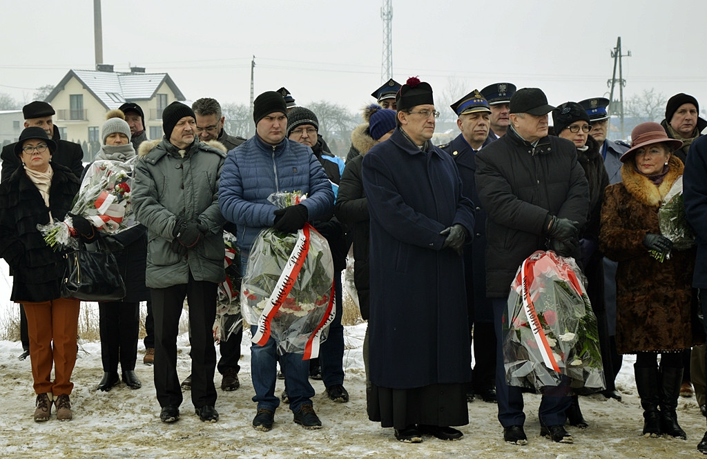 Pochylone głowy na czas wspomnień o bestialskiej zbrodni na naszych rodakach [FOTORELACJA]
