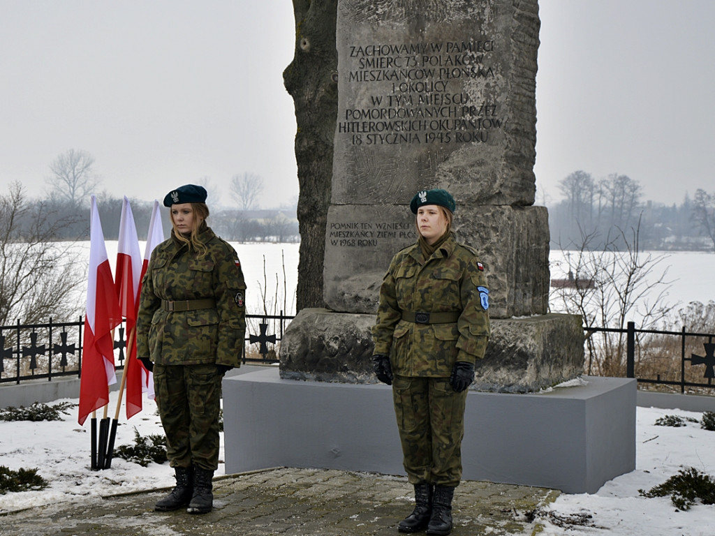 Pochylone głowy na czas wspomnień o bestialskiej zbrodni na naszych rodakach [FOTORELACJA]