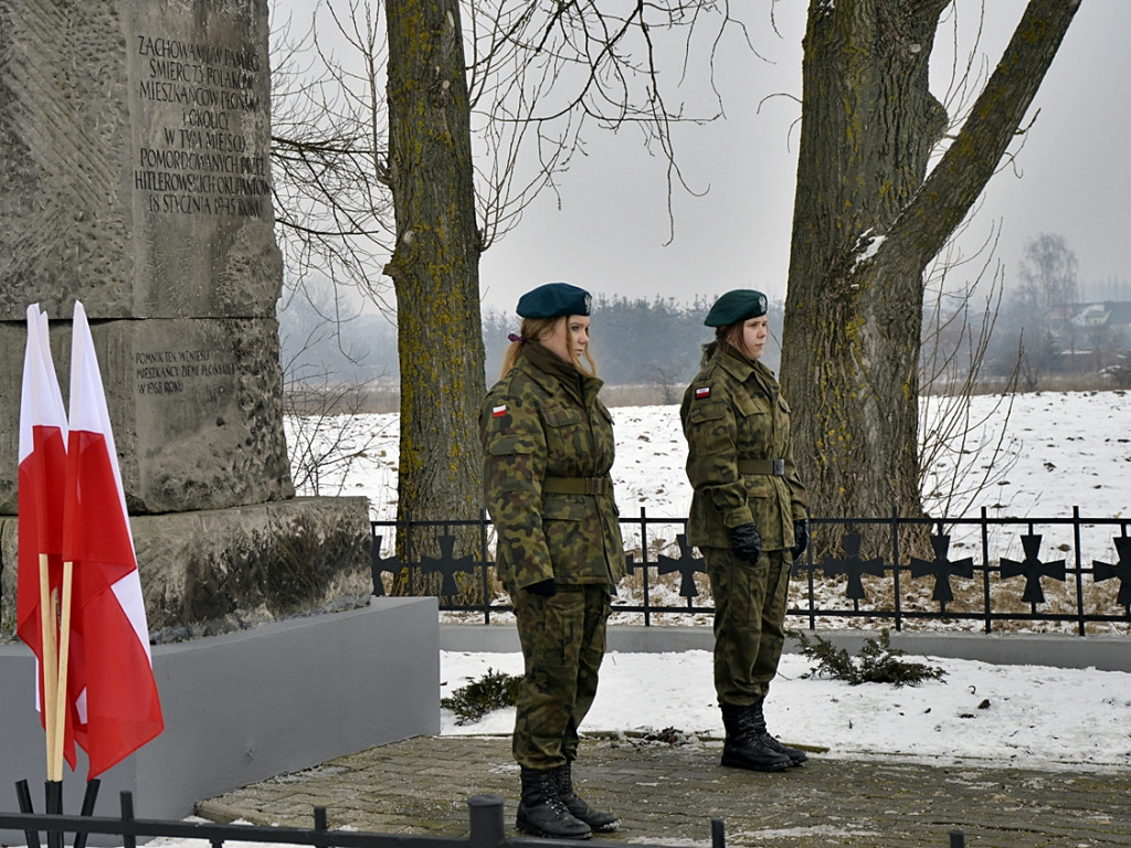 Pochylone głowy na czas wspomnień o bestialskiej zbrodni na naszych rodakach [FOTORELACJA]