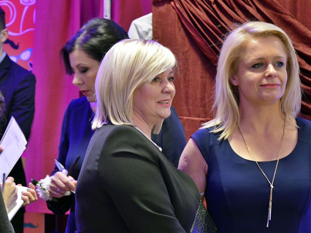 Poloneza czas zacząć?! Studniówka maturzystów od Staszica [FOTO]