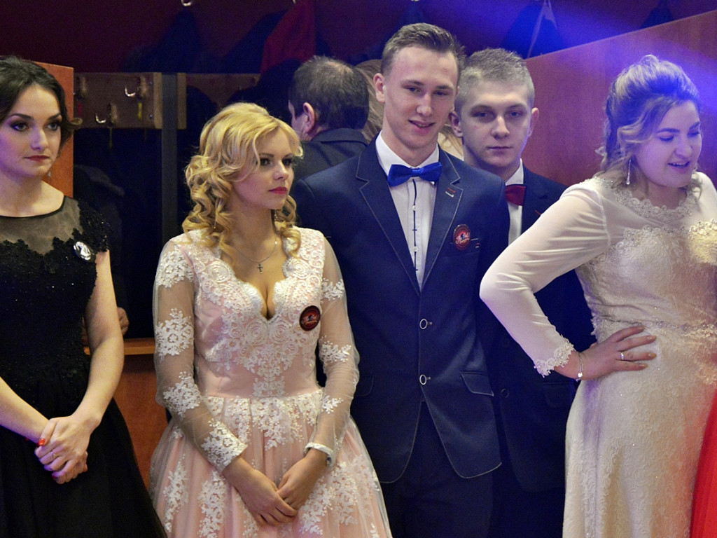 Poloneza czas zacząć?! Studniówka maturzystów od Staszica [FOTO]